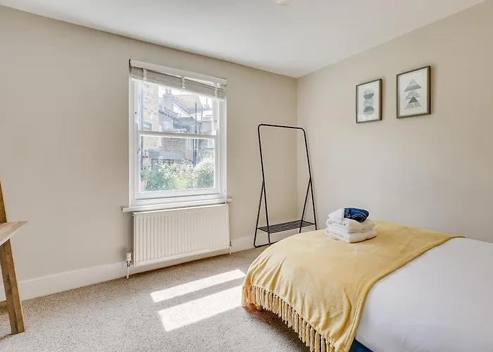 Balham Near Tube Victorian House 4 Bedrooms 9 Beds
